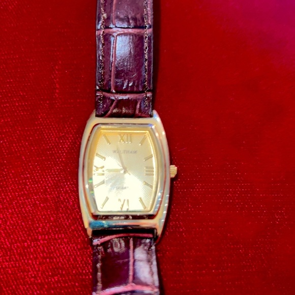 Accessories - Vintage Waltham Quartz Ladies Watch
